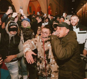 Inoki ha presentato Bolo by night event, il primo vip bus che porta in giro i passeggeri e i vip nella città di Bologna