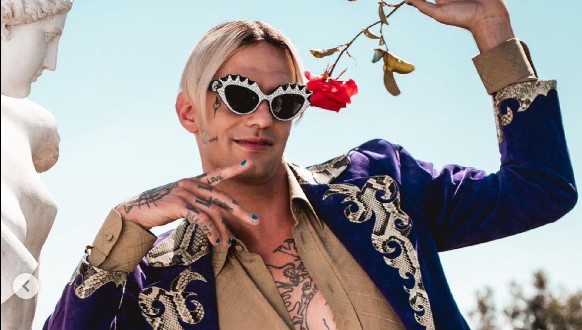 Achille Lauro diventa Babbo Natale