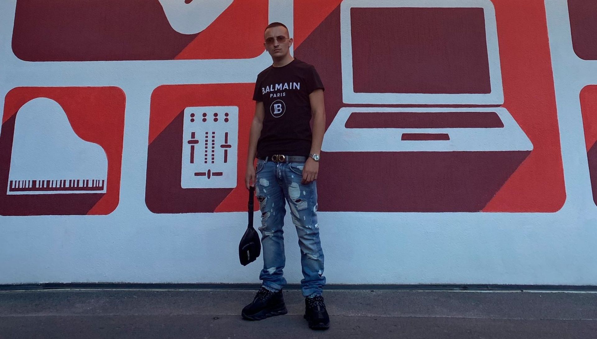 Peppe Soks firma per Sony e pubblica un video teaser della sua vita