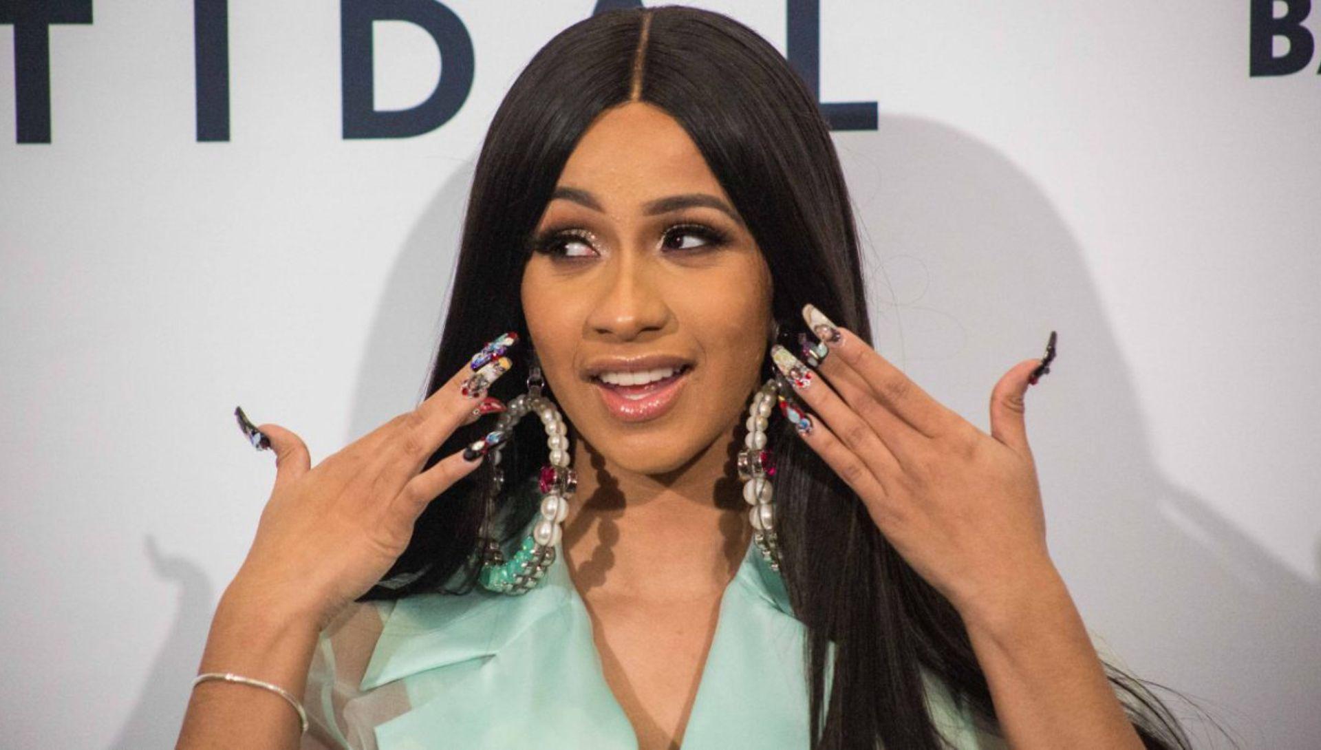 Cardi B “scomparsa” sui poster in giro per Miami: fan apprensivi o pubblicità per il nuovo disco?
