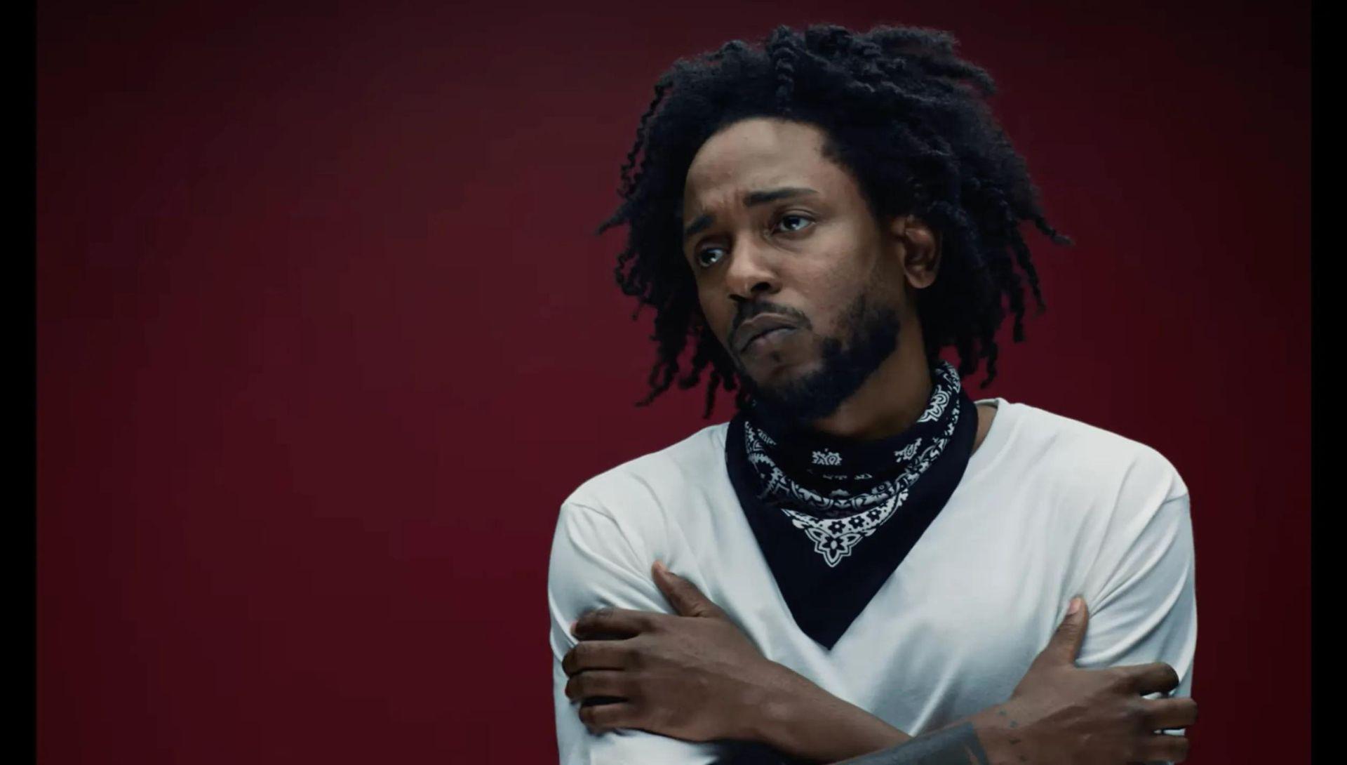 100 K di risarcimento alla famiglia che denunciò il video di “Alright”