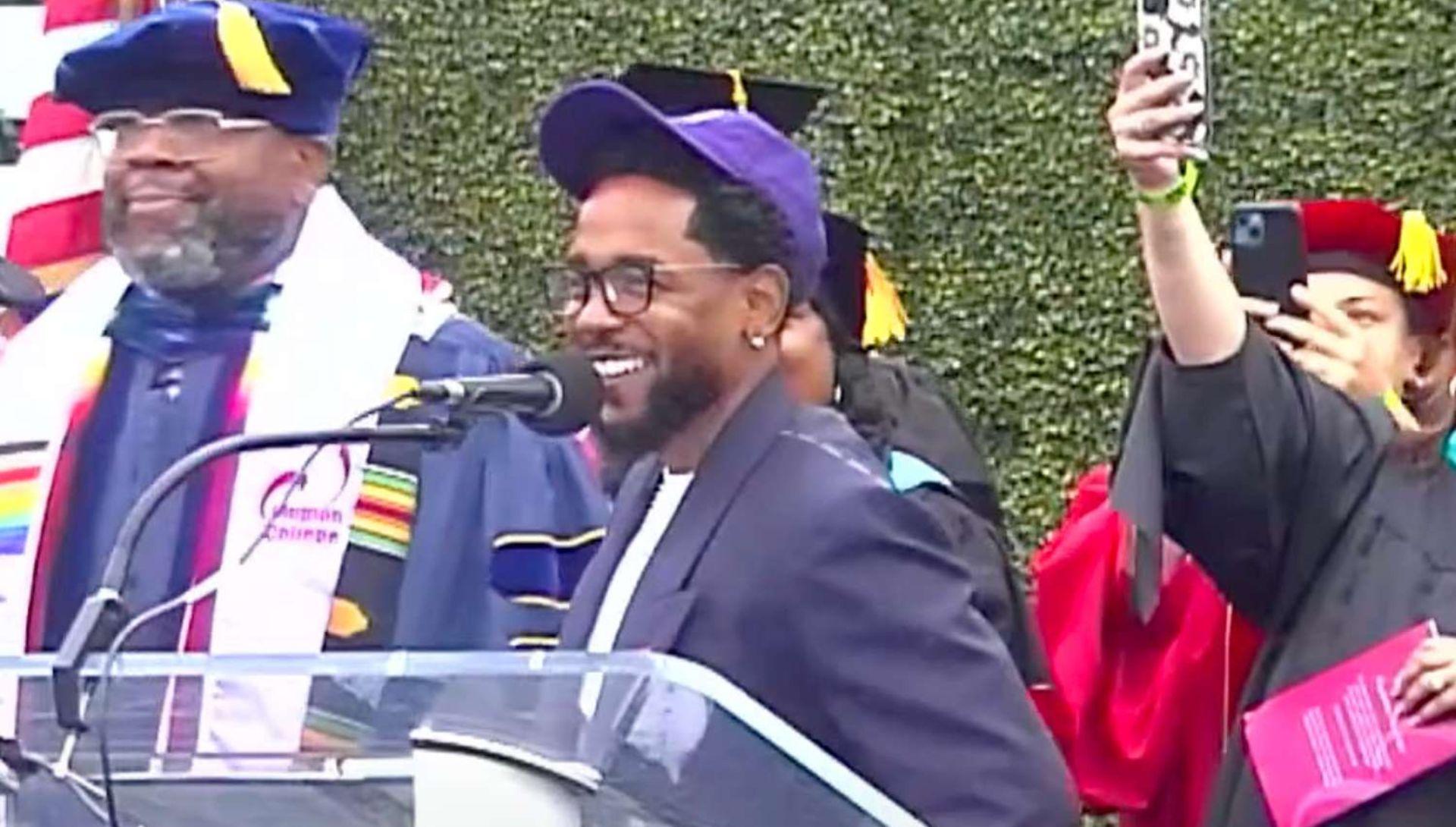 Kendrick sorprende gli studenti del Compton College con un discorso