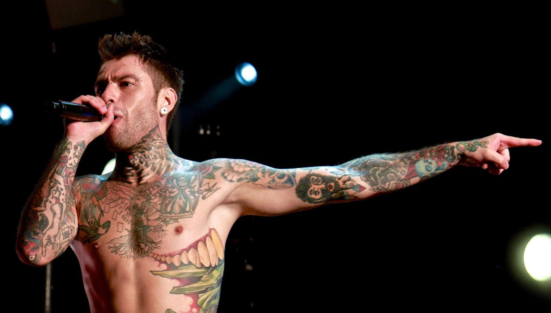 Fedez squalo, voleva mangiarsi il mercato musicale insieme a Lucci