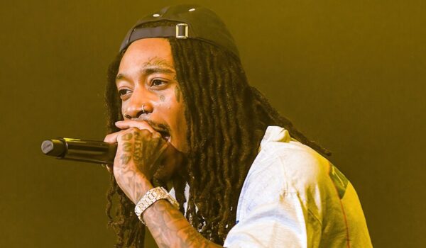 Accese una canna sul palco: Wiz Khalifa rischia 9 mesi di prigione in Romania